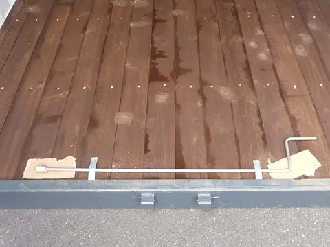 CONTENEDOR DE 15 PIES CON INSTALACIÓN ELÉCTRICA, REJILLAS DE VENTILACIÓN Y BLOQUEO DE LLAVE
