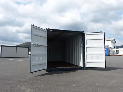 CONTENEDOR DE 15 PIES CON INSTALACIÓN ELÉCTRICA, REJILLAS DE VENTILACIÓN Y BLOQUEO DE LLAVE